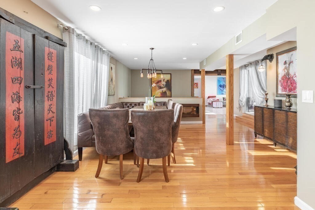 709 Hammond St, Chestnut Hill