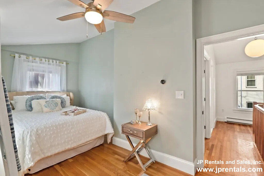 19 Norfolk St, Roxbury