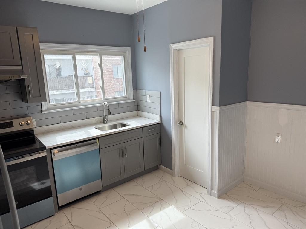 72 Newbury Ave, North Quincy