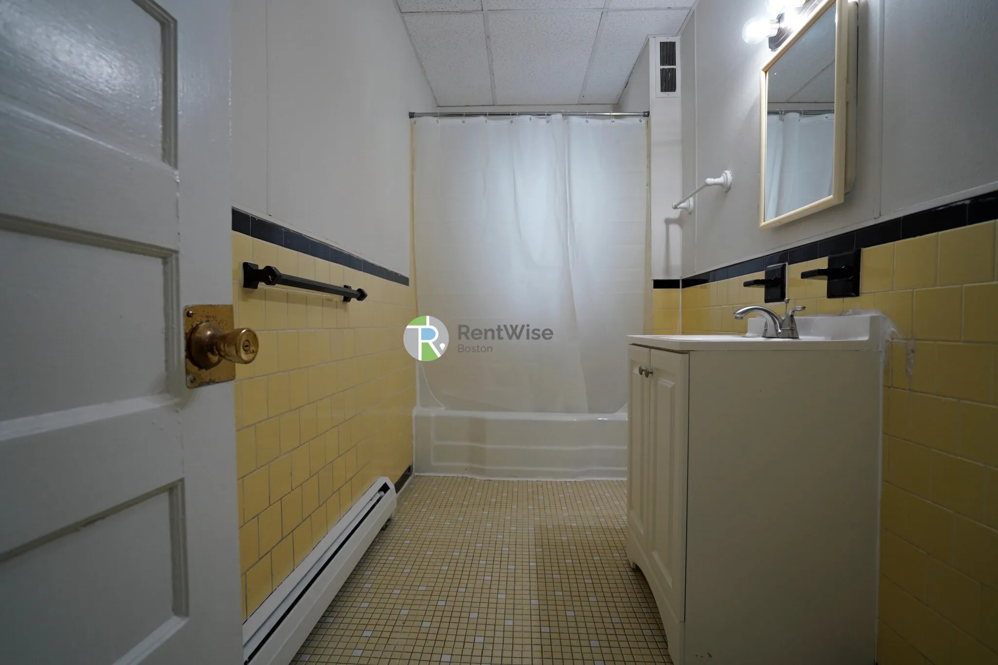 1 Ashford Ct, Allston