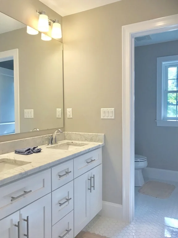 301 Linden St, Wellesley