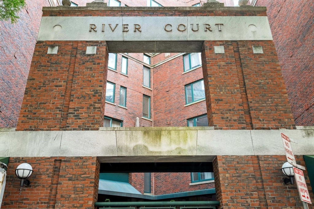 10 Rogers St, East Cambridge