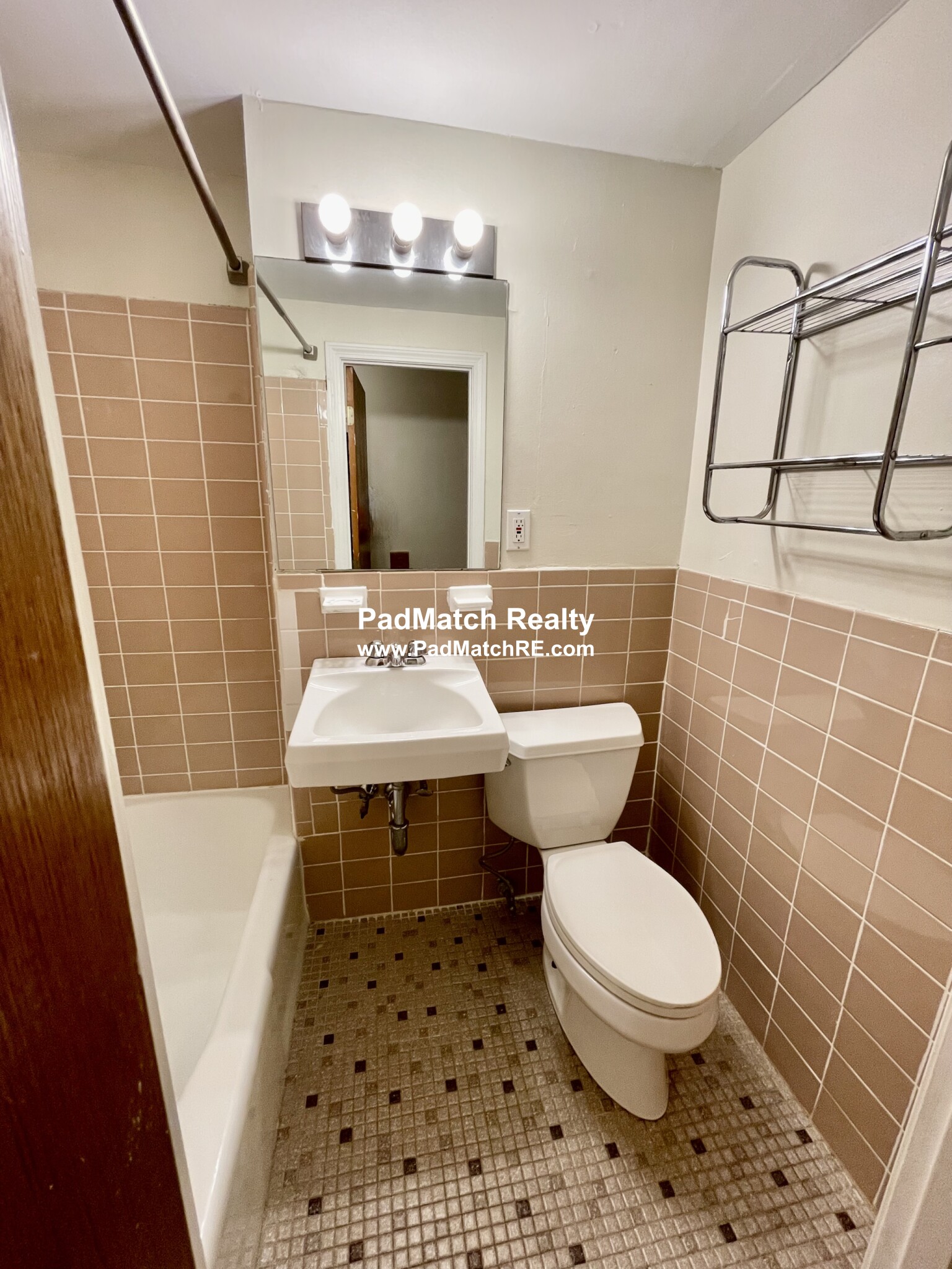 8 Wait St, Mission Hill