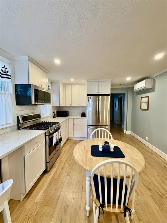 176 M, South Boston
