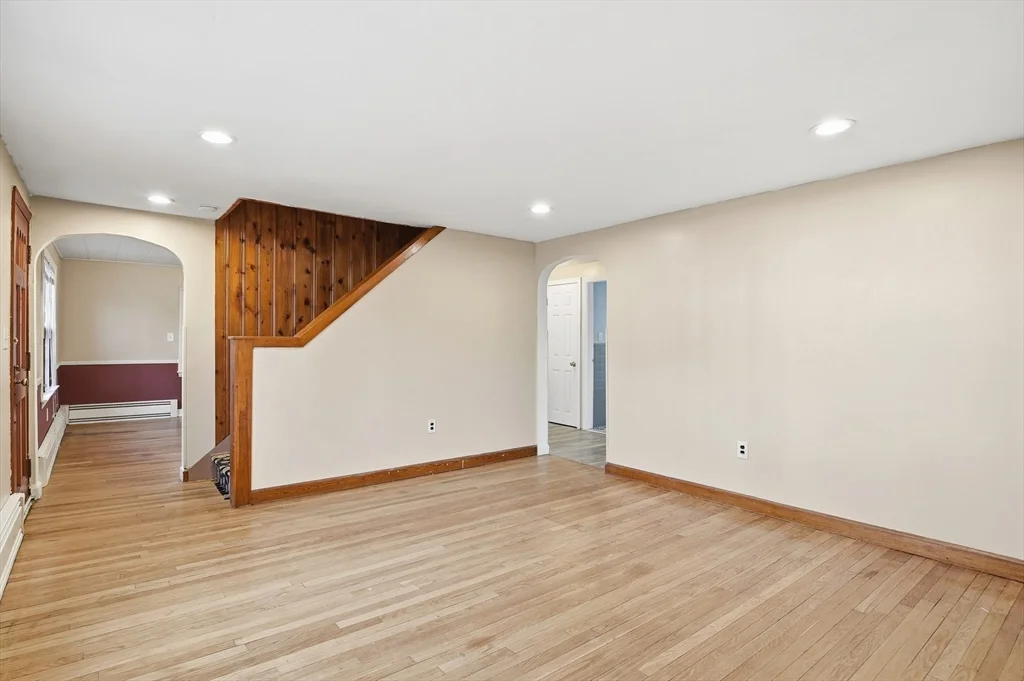 16 Liberty Dr, Shrewsbury