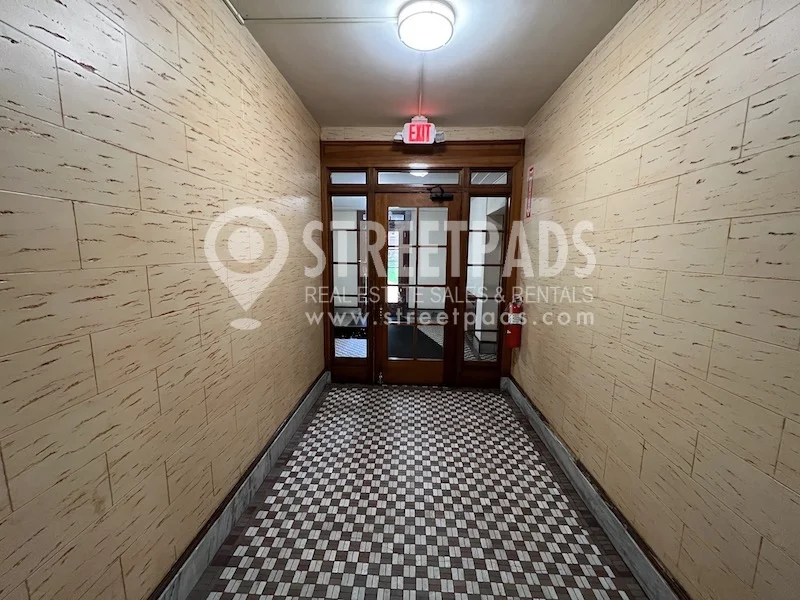 1163 Beacon St, Longwood