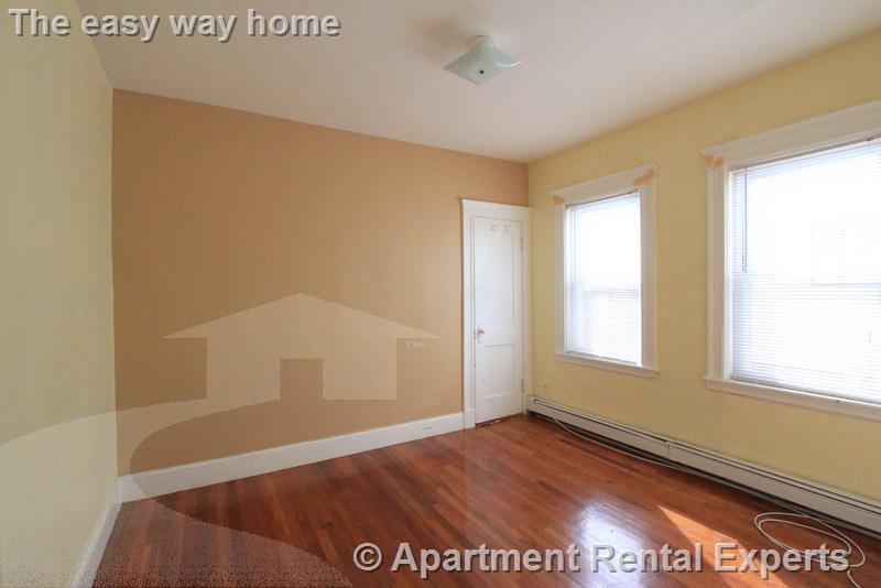 23-25 Bonner Ave, Tufts