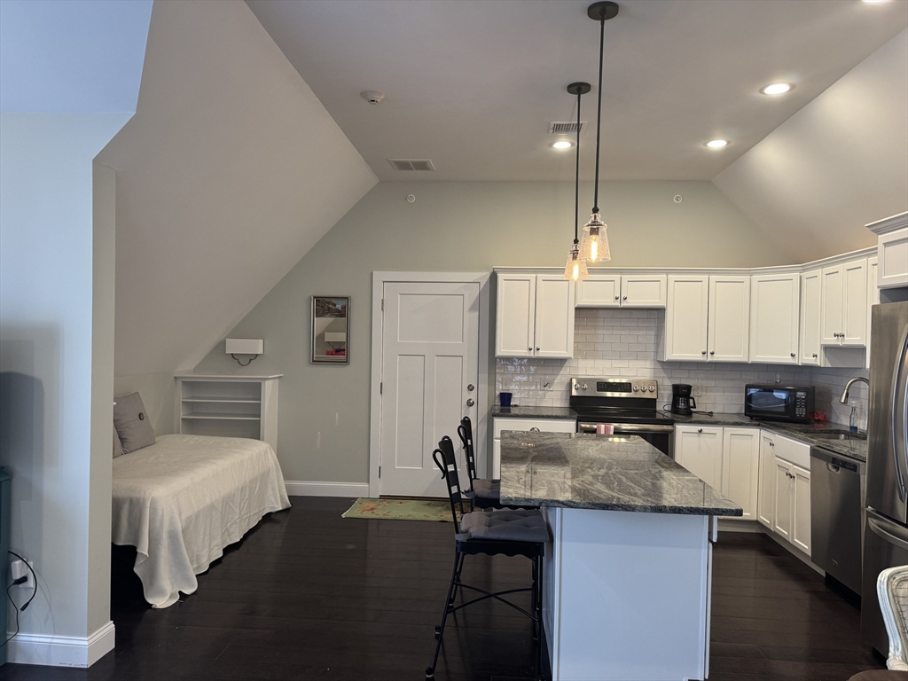 1037 Pleasant St, Bridgewater