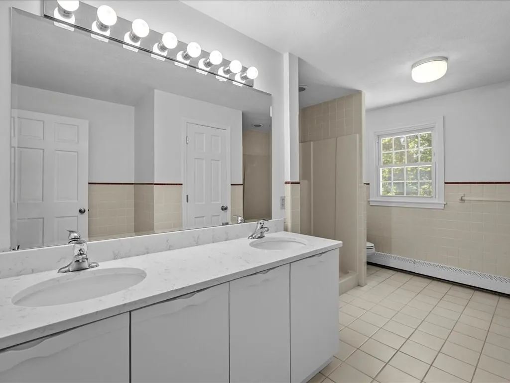 15 Woodridge Rd, Dover