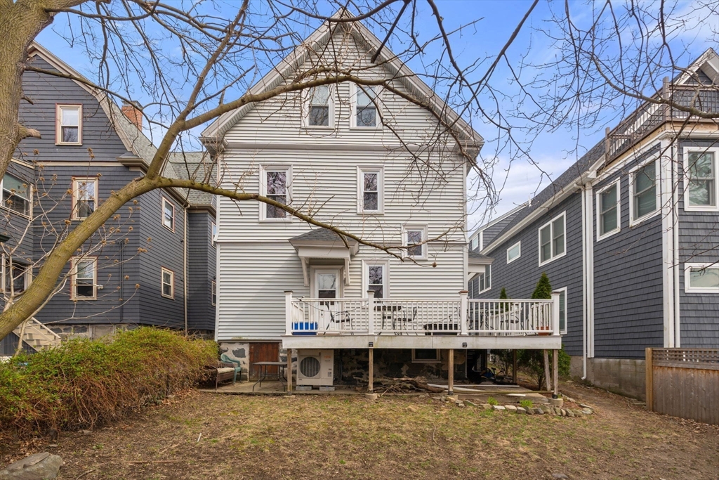 94 Bartlett St, Magoun Square