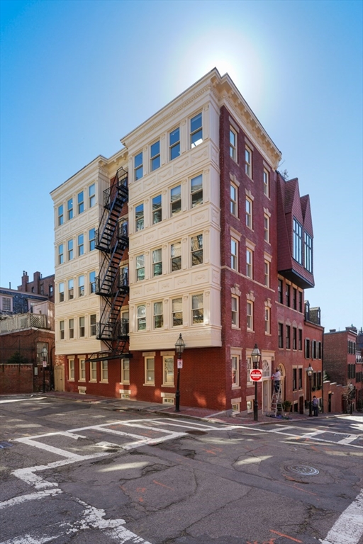 112 Myrtle, Beacon Hill