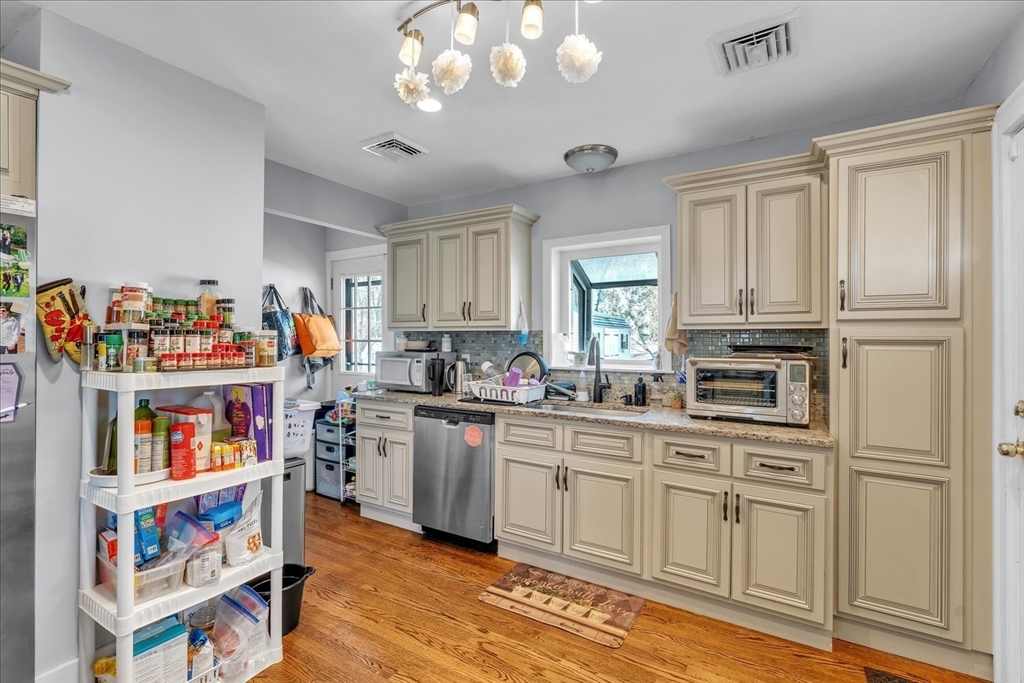 638 Main St, Walpole