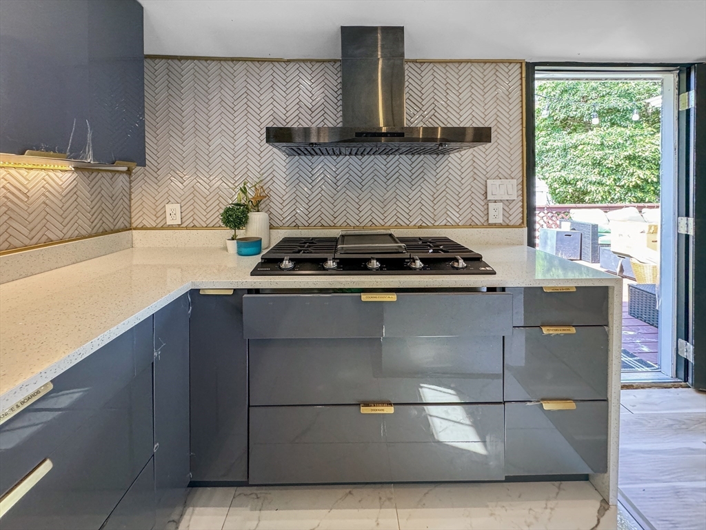 8 Greenhalge St, Medford