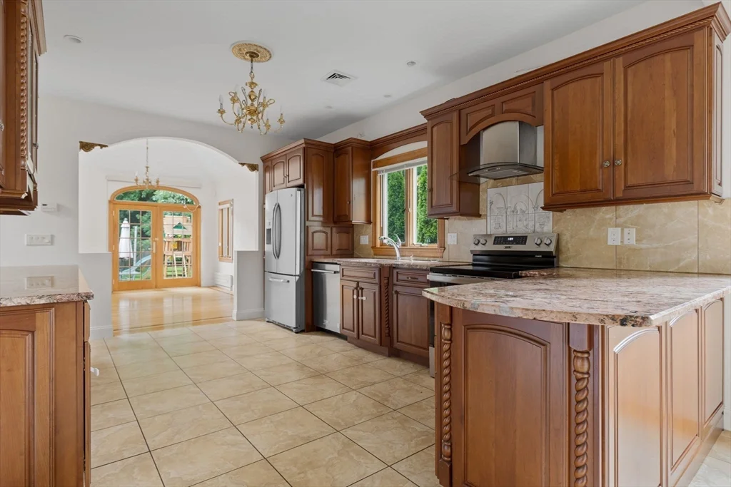 24 Carthay Cir, Newton Highlands