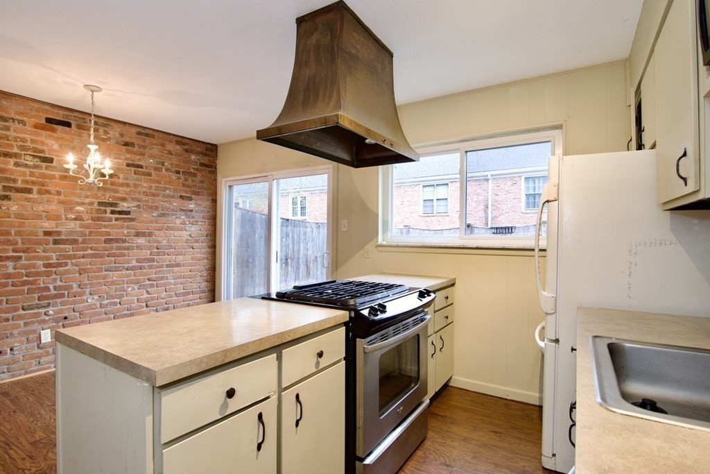 1157 Dickinson St, Forest Park