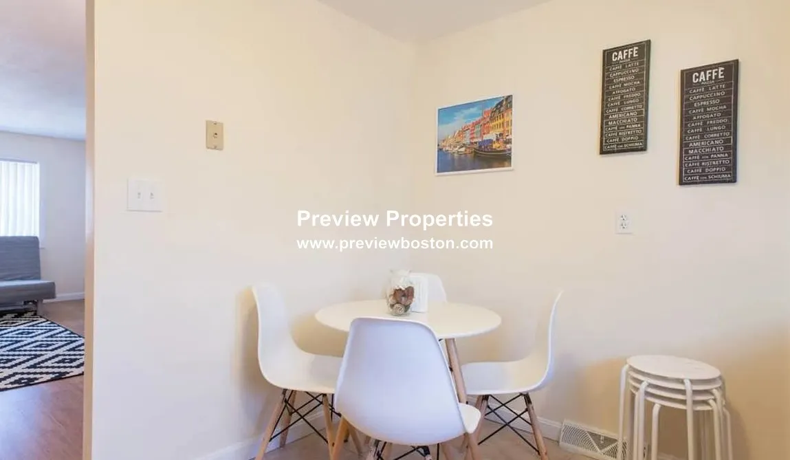 37 Oxford Circle, Belmont