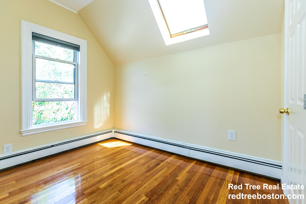 36 Pratt St, Allston