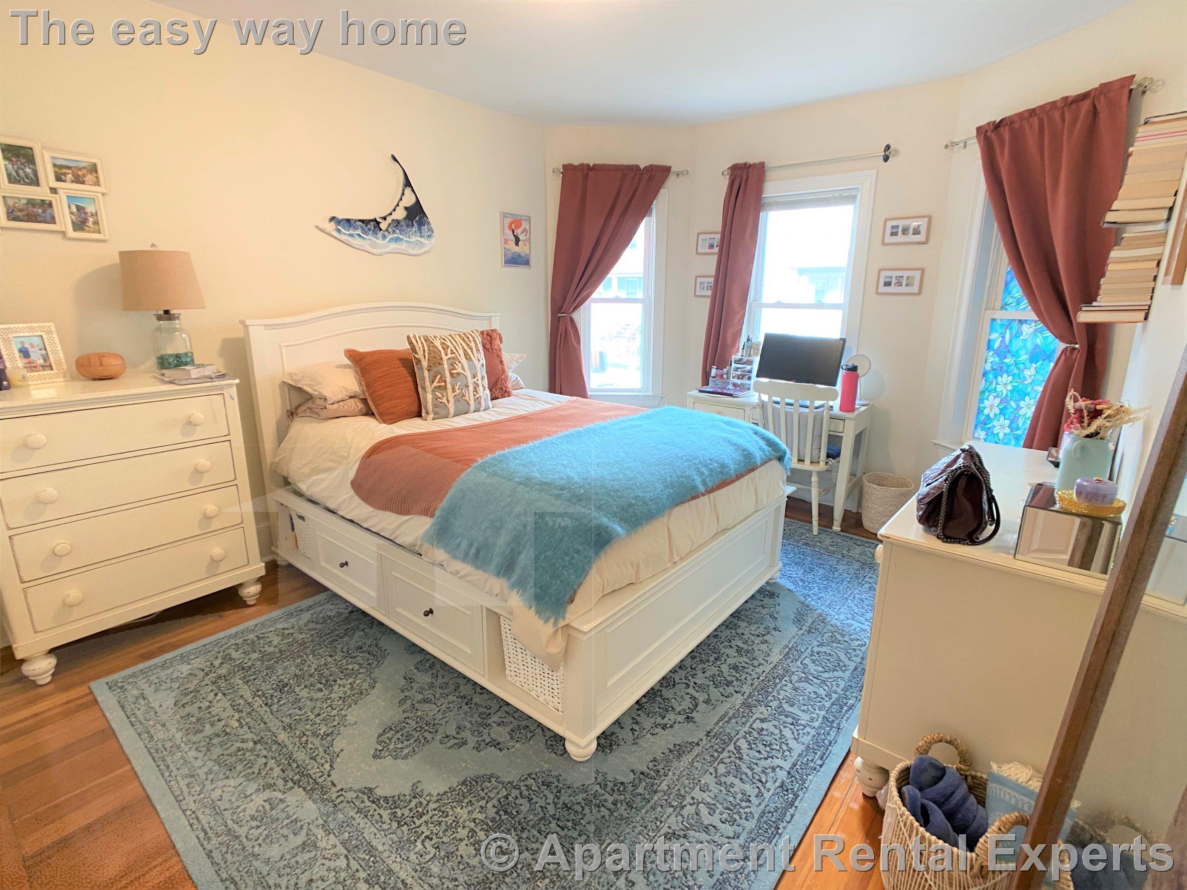 23 Willard Ave, Tufts