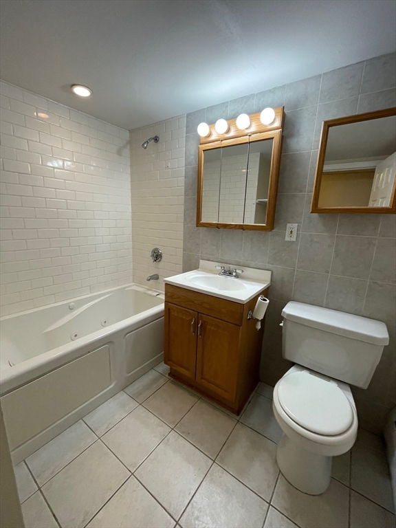 215 Chelmsford St, Chelmsford