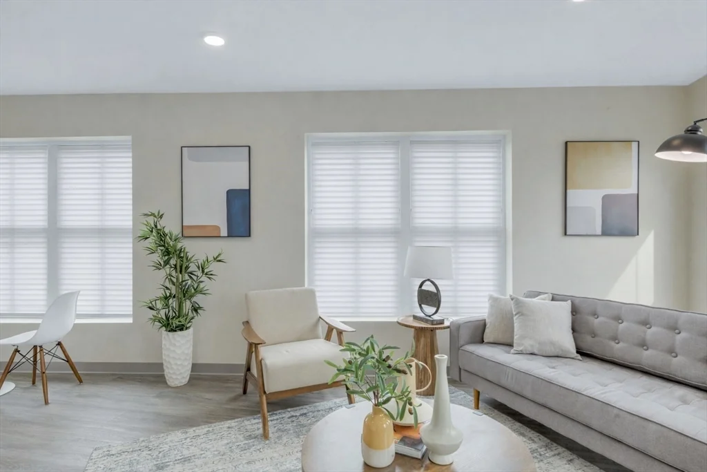 375 Cummins Highway, Roslindale