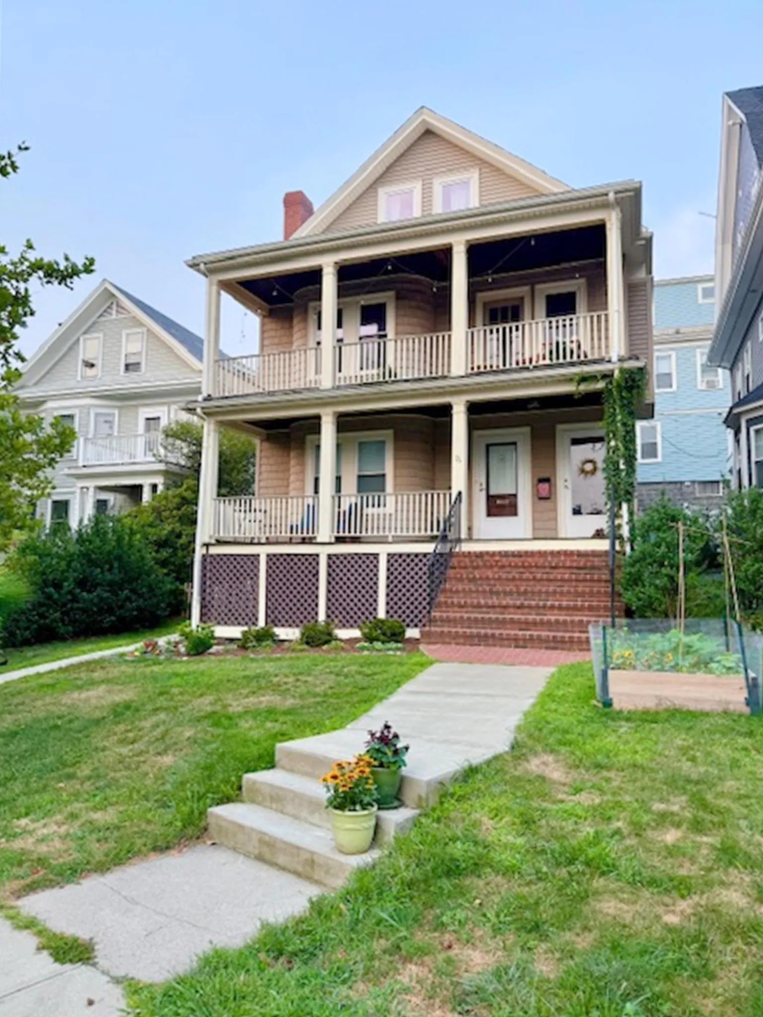 76 Powder House Boulevard, Tufts