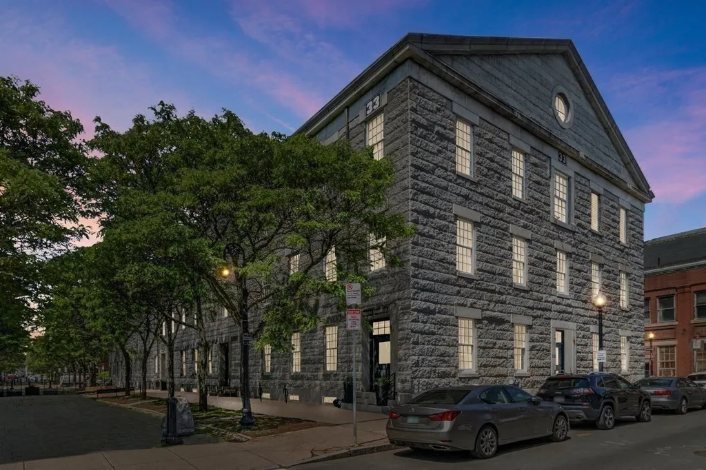 33 3rd Ave, Charlestown