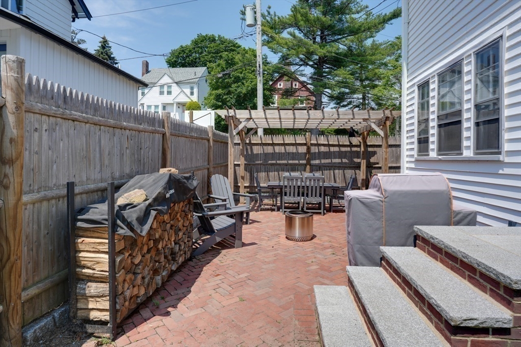 85 Roosevelt Rd, Medford