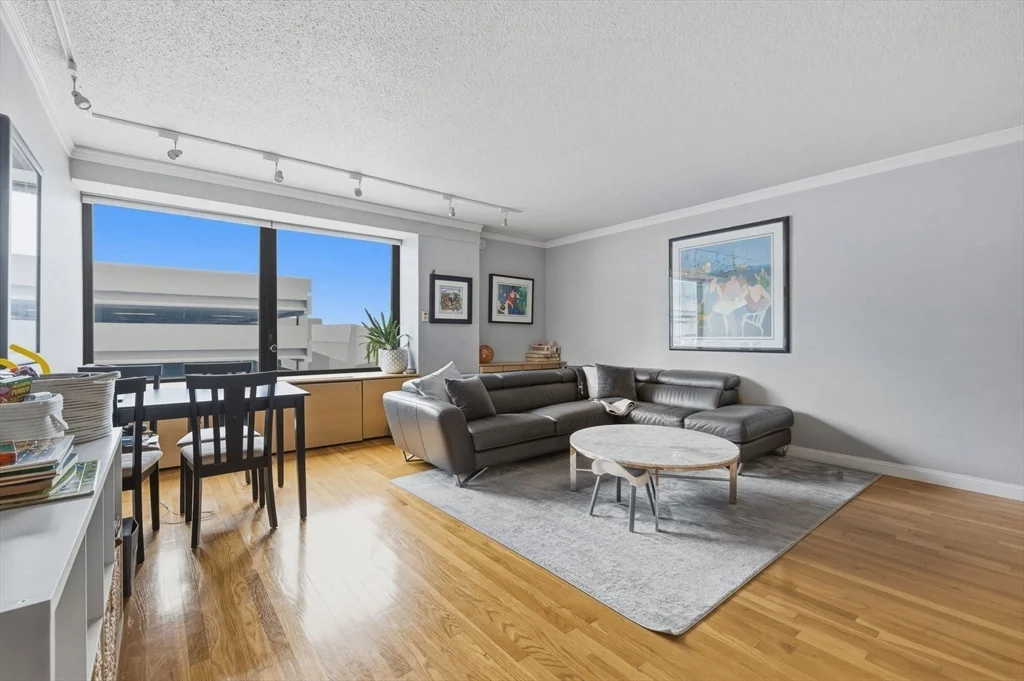 65 E India Row, Downtown