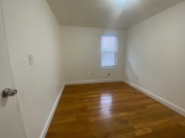 176 Ferry St, Everett