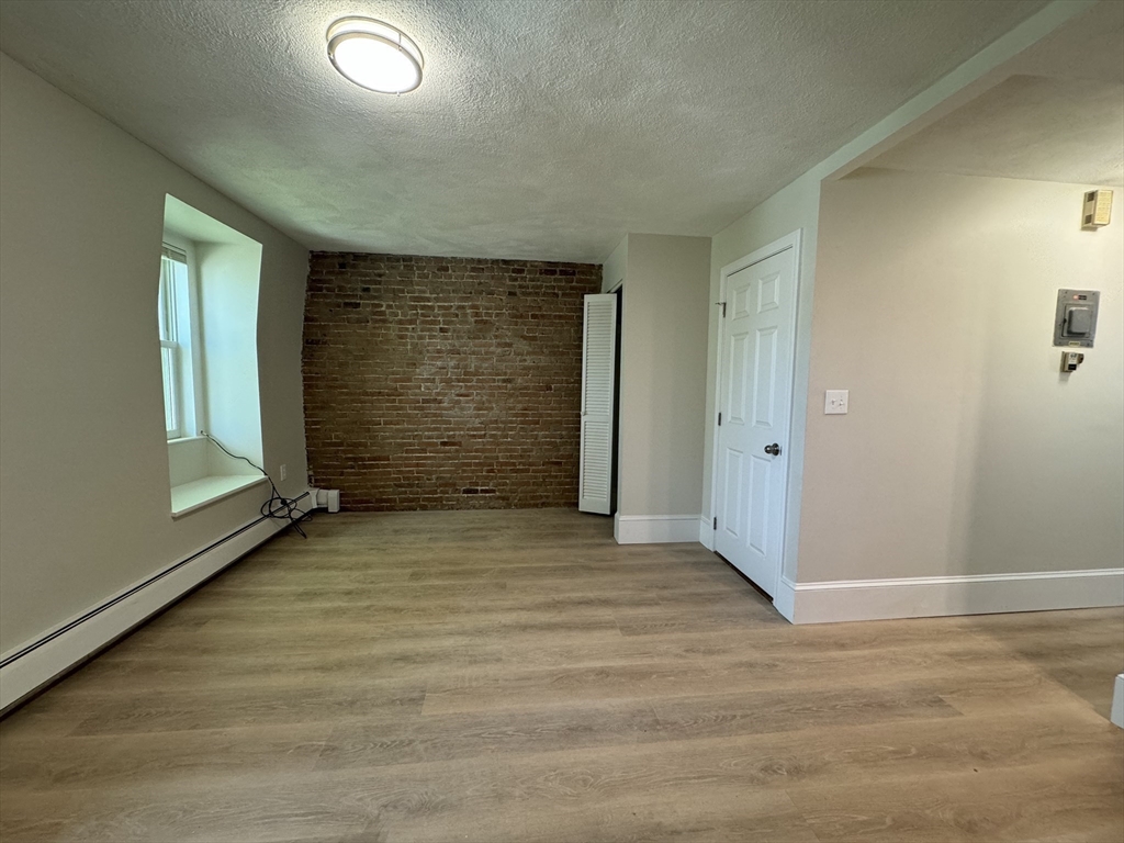 685 E 7th St, South Boston