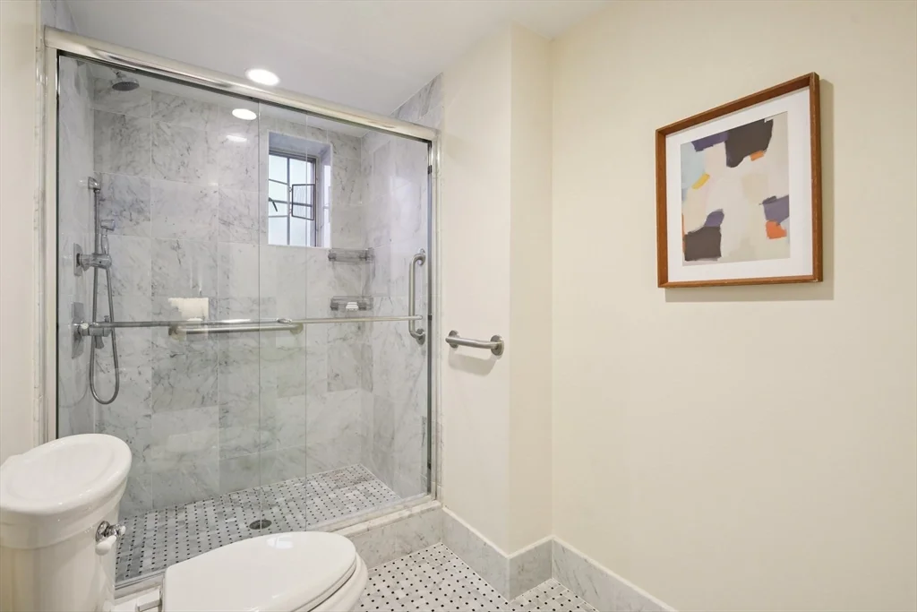 20 Chapel St, Longwood