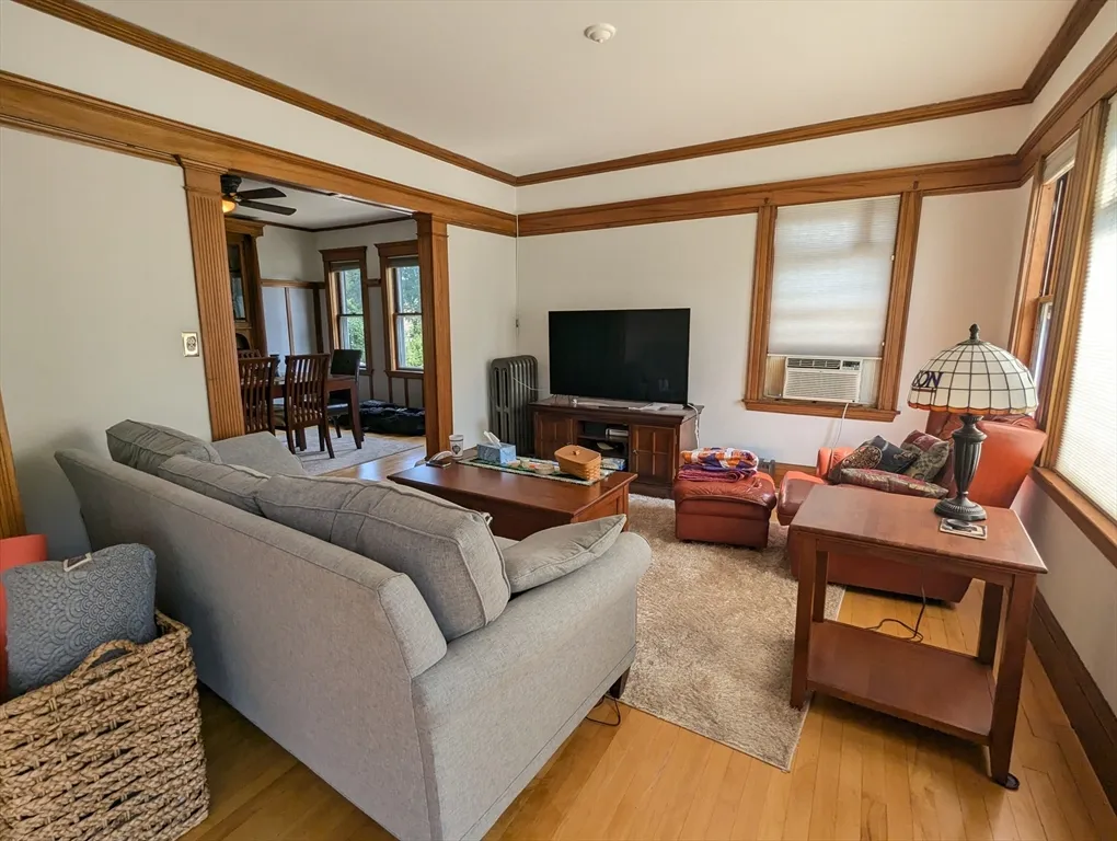 17 Commonwealth Rd, Watertown