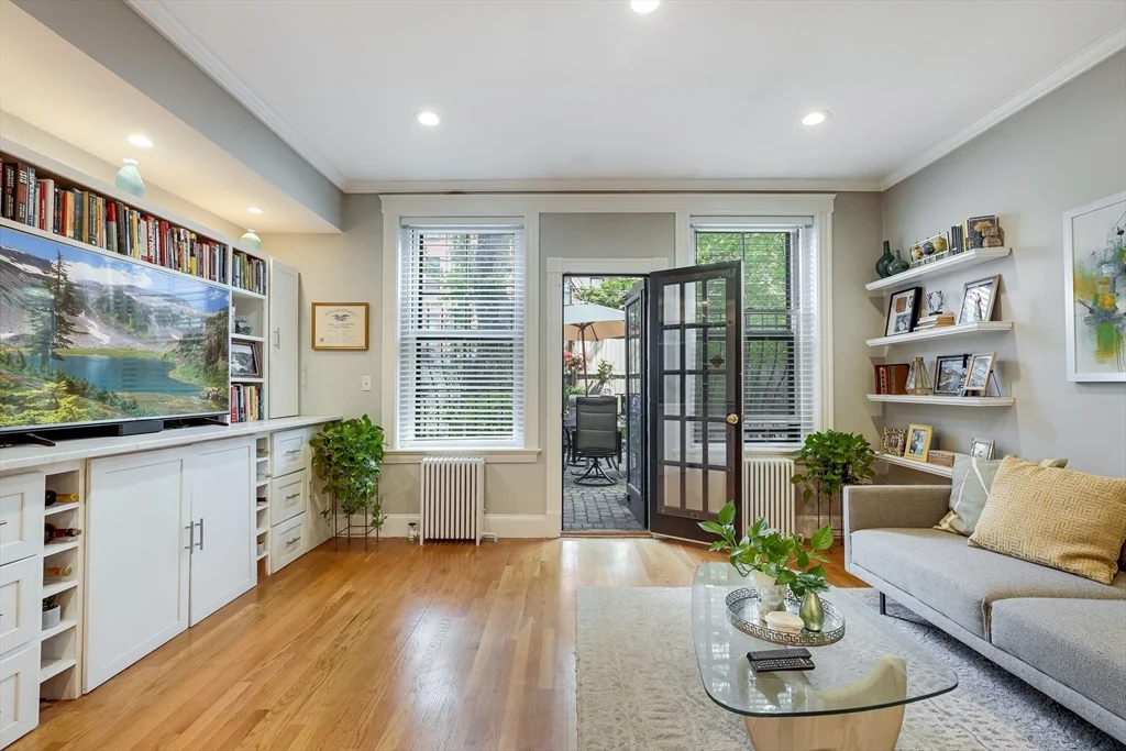 381 Marlborough St, Back Bay