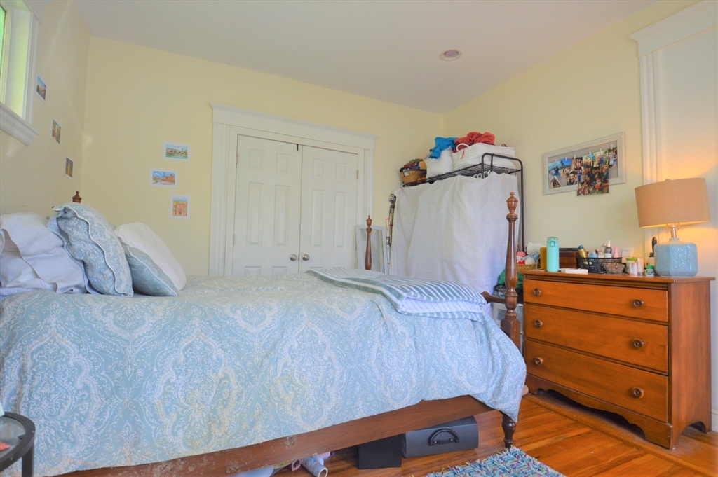 14 Breck Ave, Oak Square