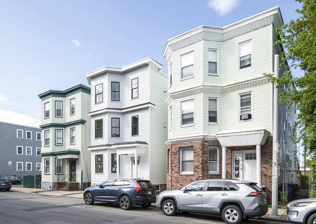 298 Maverick St, East Boston