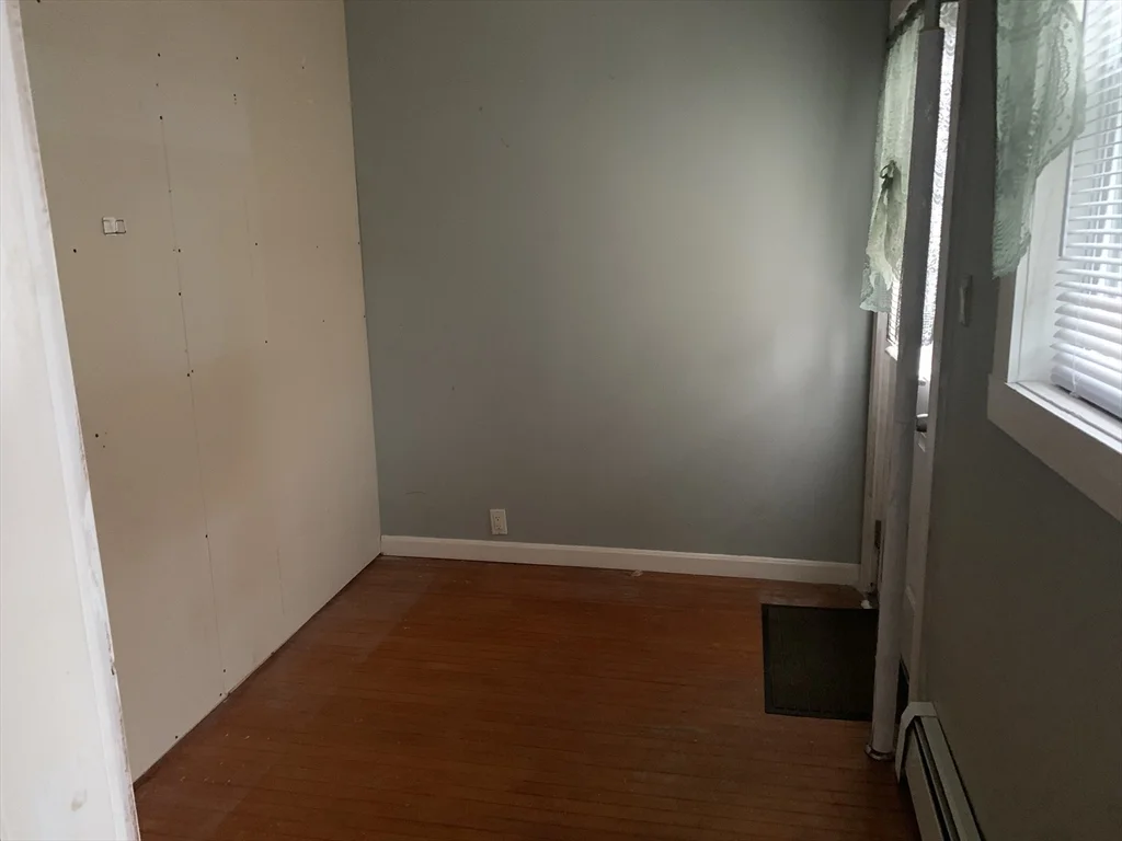 293 Linden St, Fall River