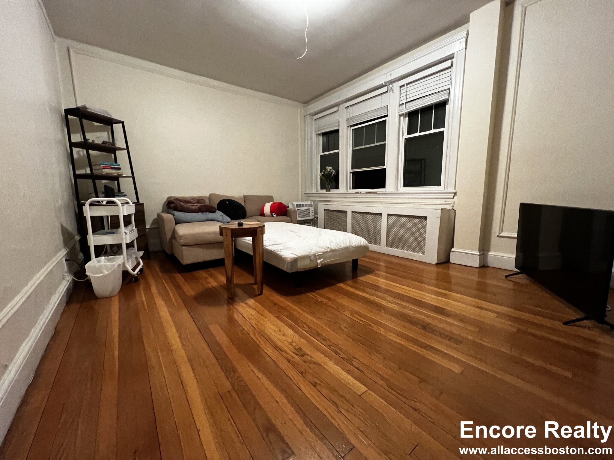 2003 Commonwealth Ave, Brighton