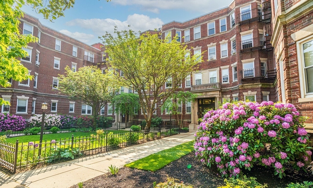 106 Queensberry St, Fenway