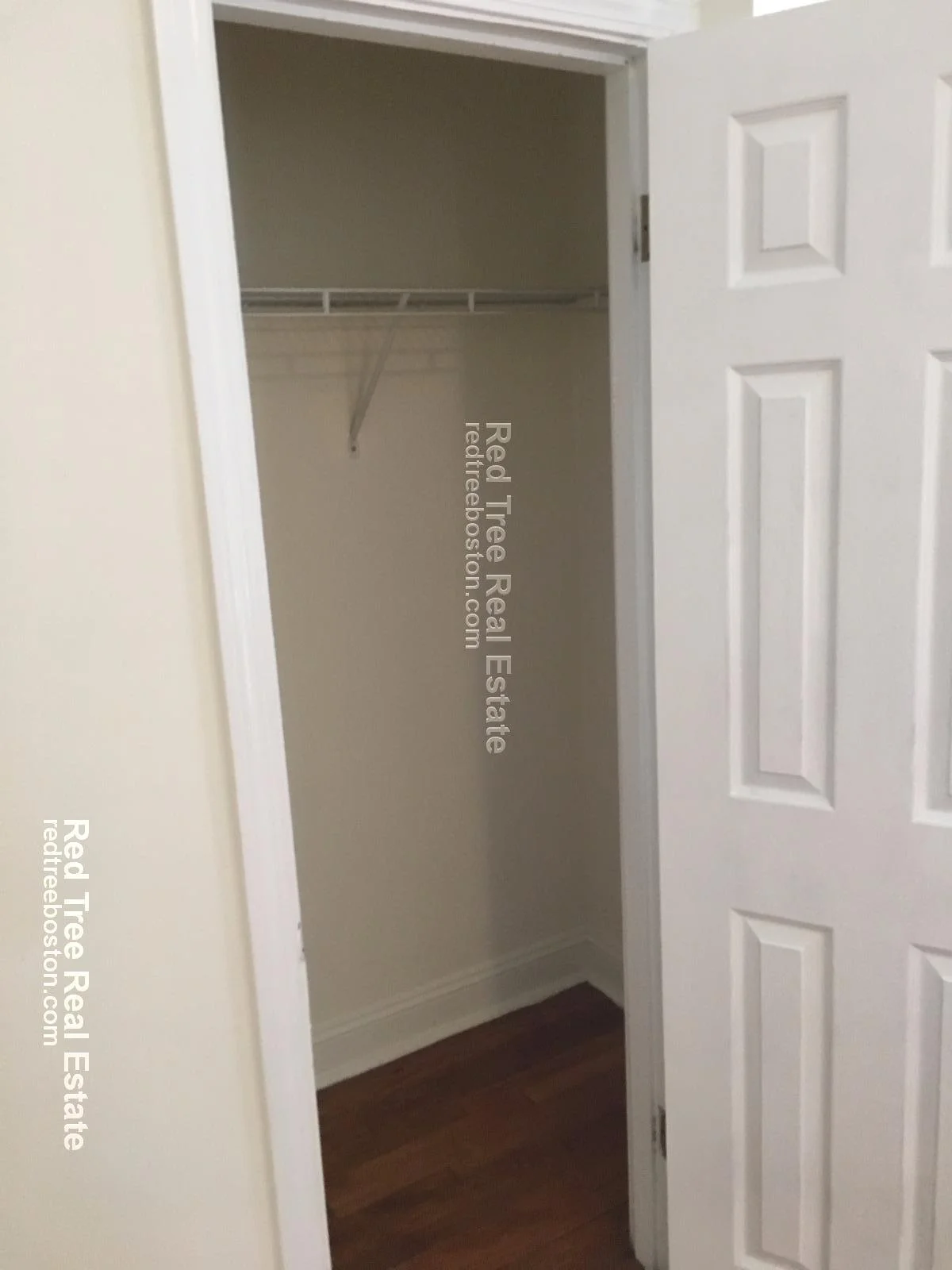 15 Green St, North Brookline