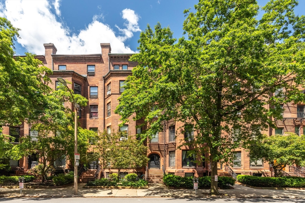 35 Bay State Rd, Back Bay