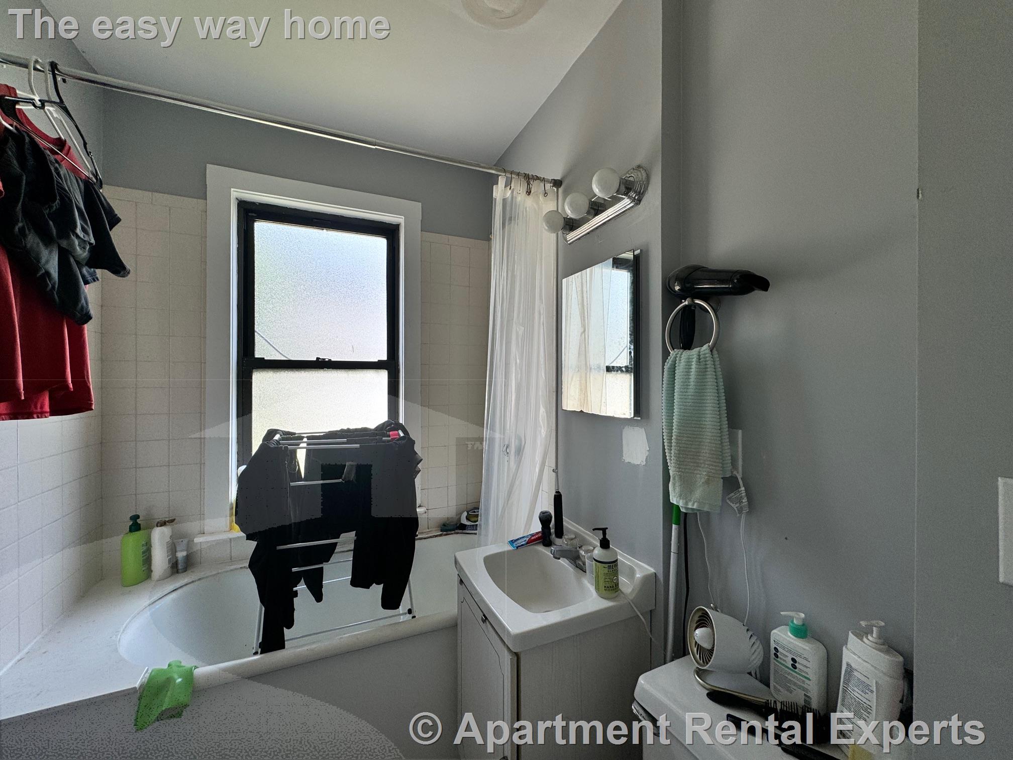 566 Putnam Ave, Cambridgeport