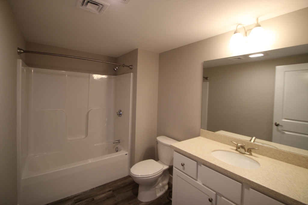 629 Washington St, Whitman