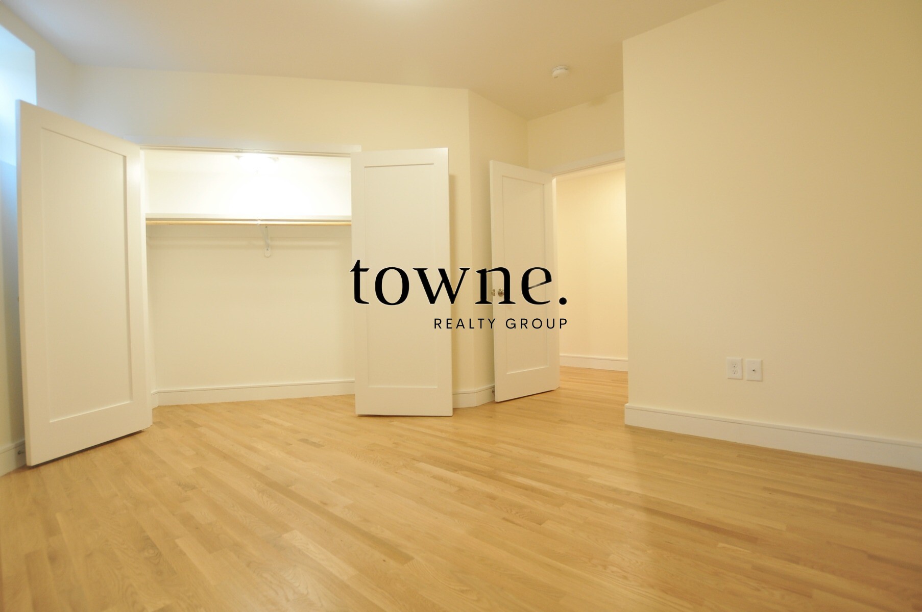 877 Beacon St, Fenway