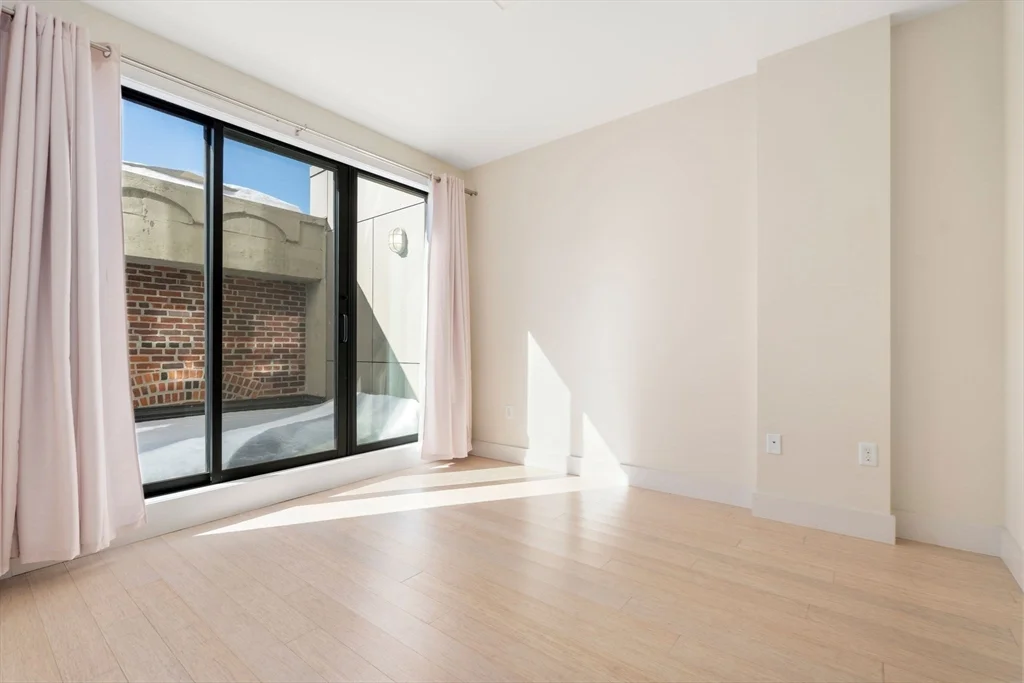 121 Portland St, West End