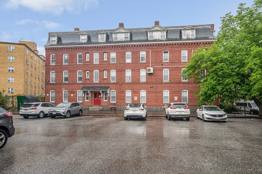 90 Appleton St, Lowell