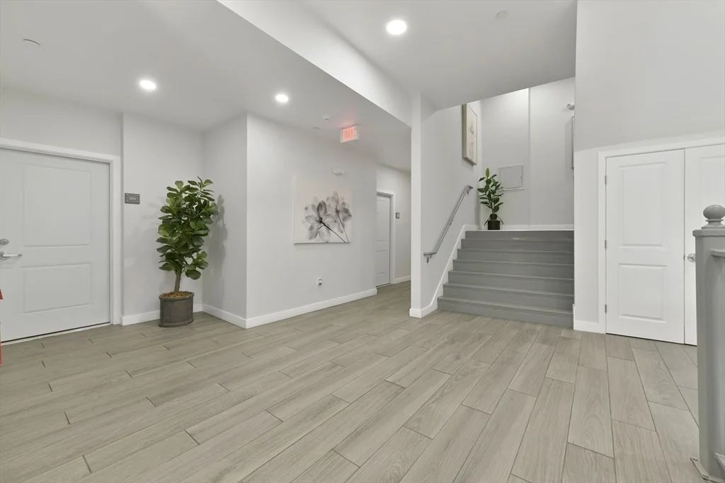 64 Market, Lynn