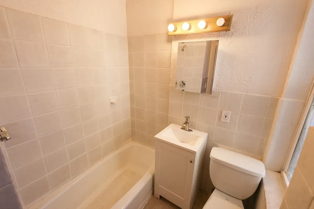 1 Kenilworth St, Roxbury