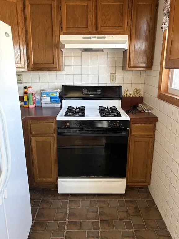 31 Cross St, Fall River