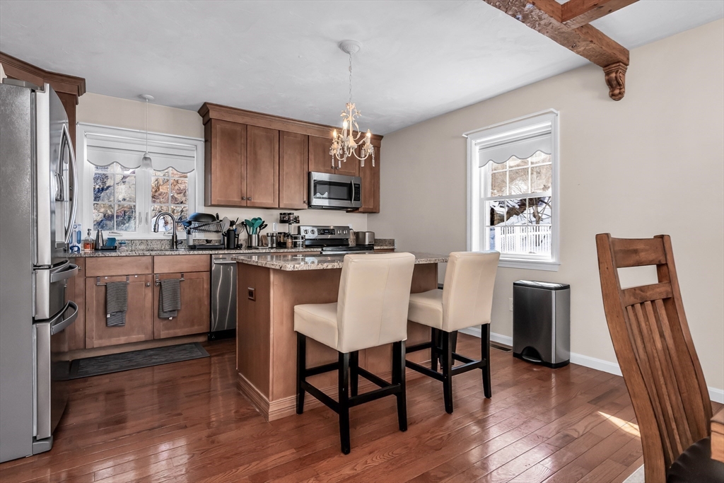 6 Gedney Dr, Peabody