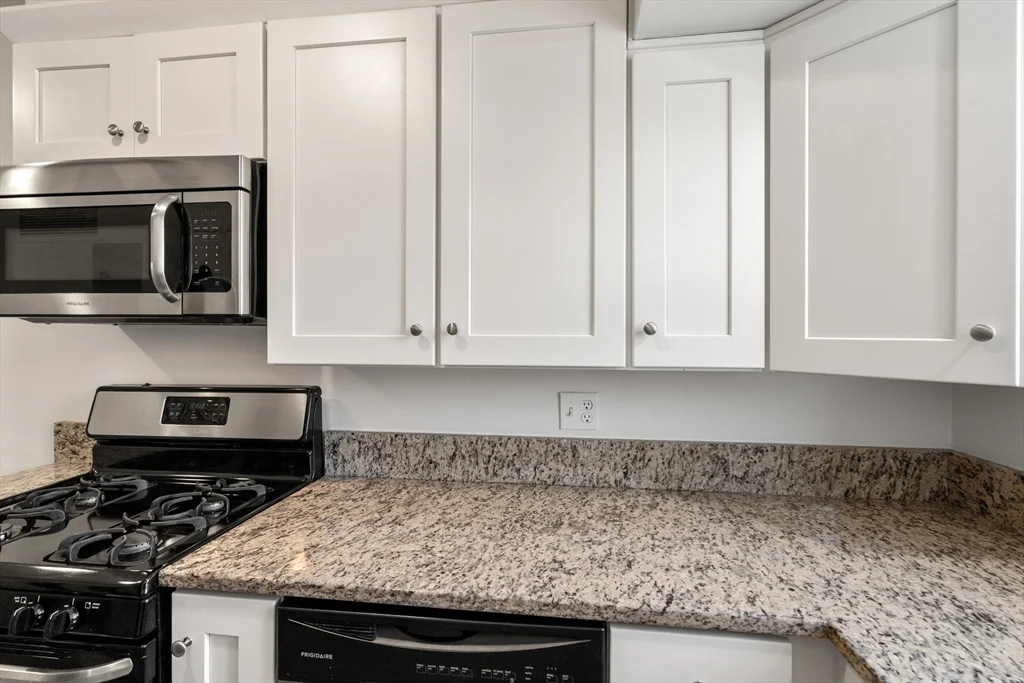 10 Lake Shore Ct, Brighton